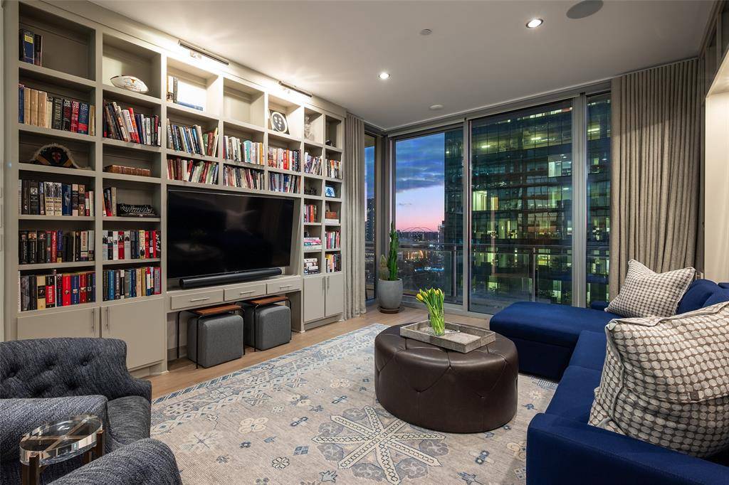 Dallas, TX 75201,2900 Mckinnon Street #1103