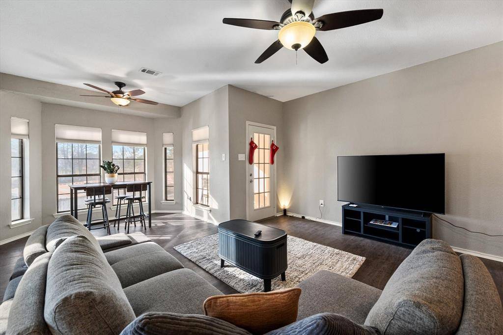 Tool, TX 75143,1933 Island Circle #A201