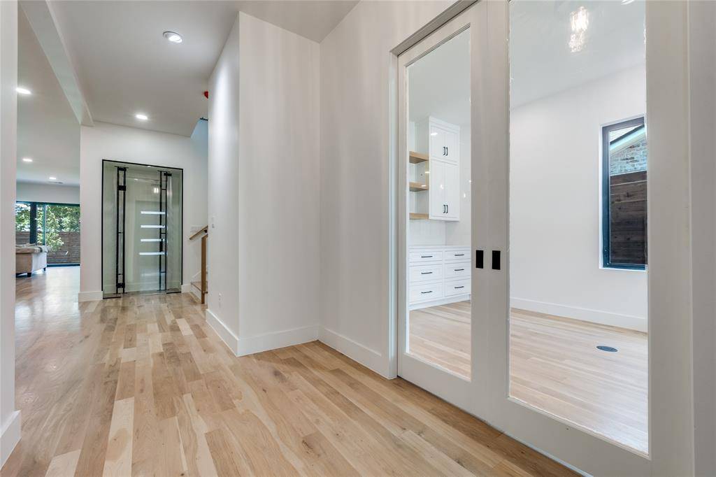 Dallas, TX 75209,8419 Craighill Avenue