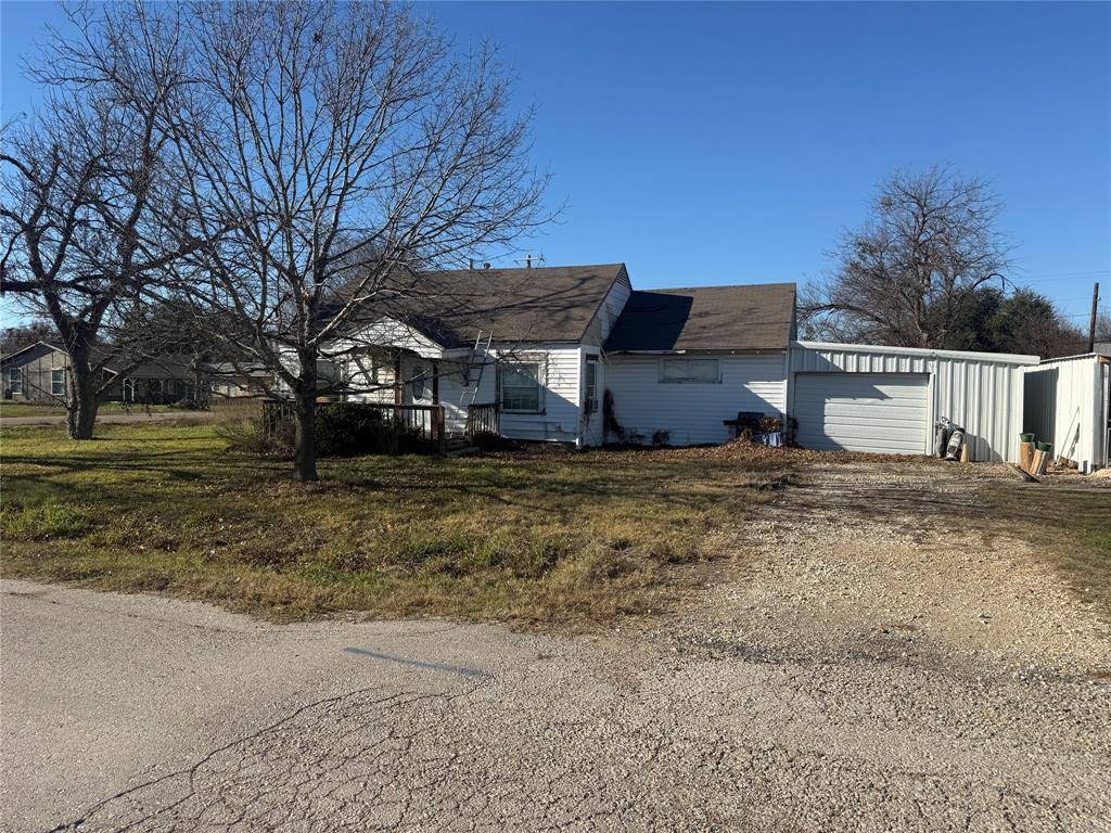 Rosebud, TX 76570,402 E Rowena