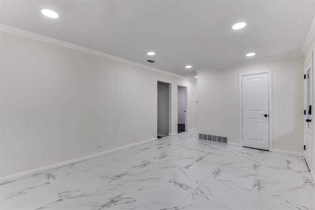 Bedford, TX 76022,258 Somerset Terrace