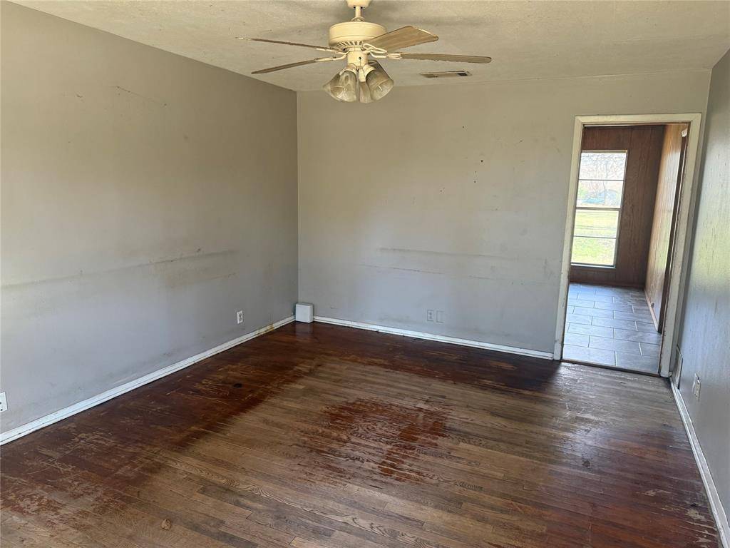 Aubrey, TX 76227,504 Hill Street