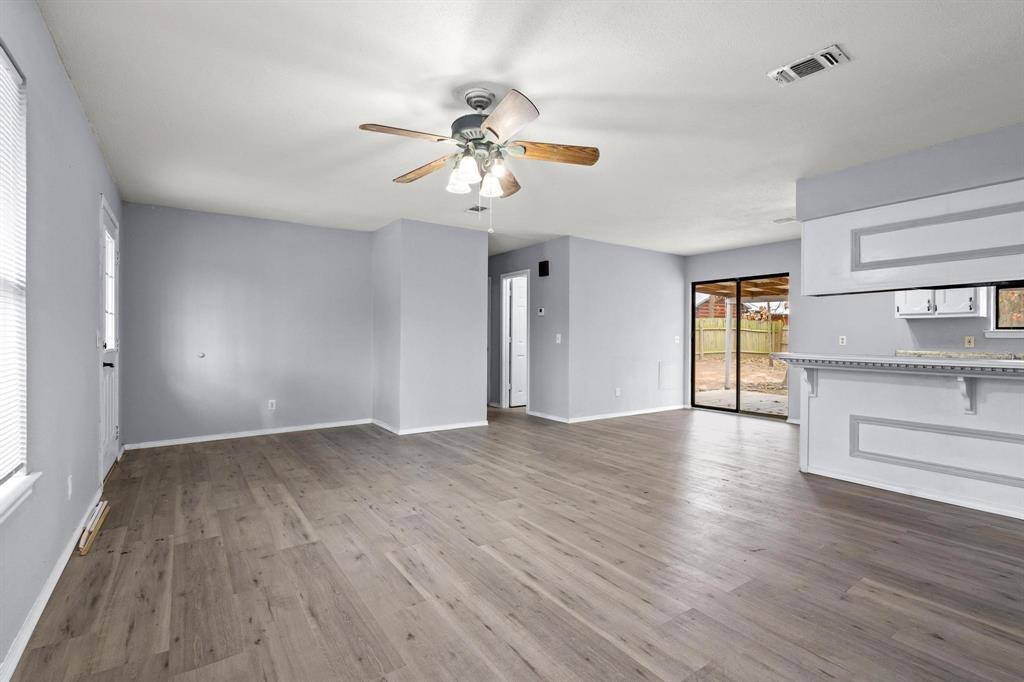 Powderly, TX 75473,206 County Road 34980