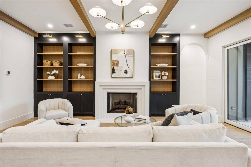 Dallas, TX 75218,8811 Daytonia Avenue