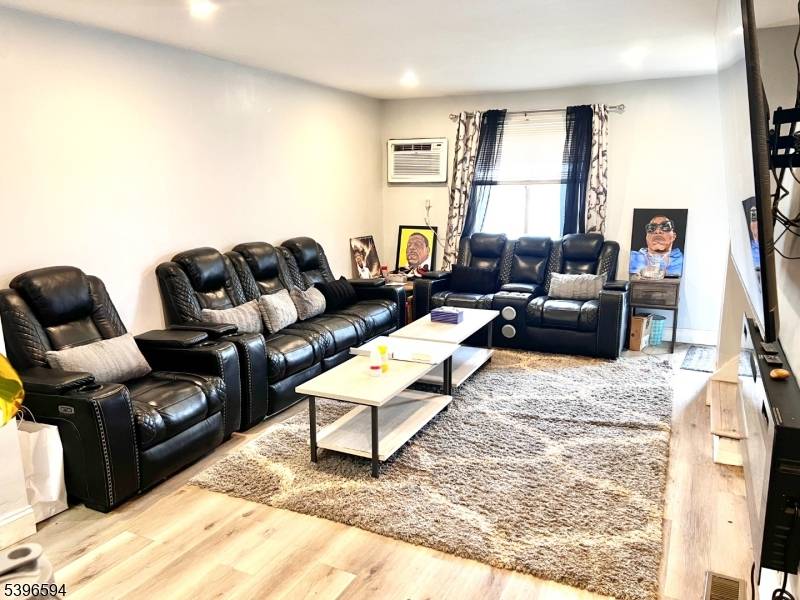 East Orange City, NJ 07017,27 Melmore Gdns