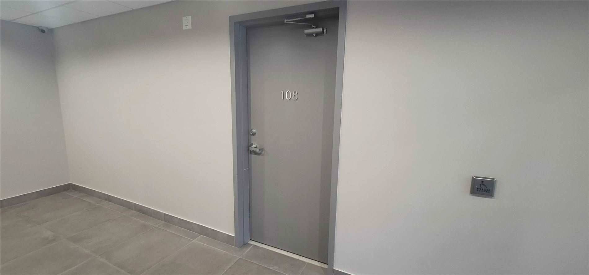 Aurora, ON L4G 1H5,32 Wellington ST E #108