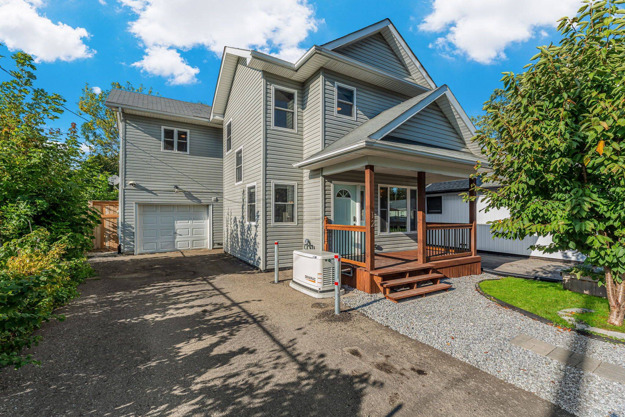 Fort Erie, ON L0S 1B0,12 Lincoln RD E