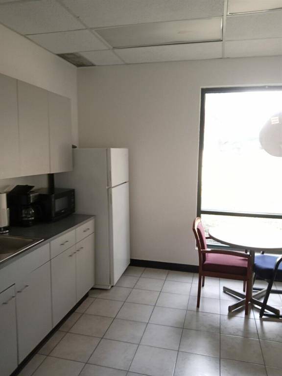 2101 E Randol Mill Road, Arlington, TX 76011