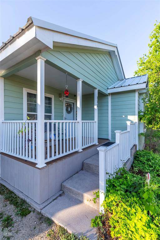 Clyde, TX 79510,225 Field Street