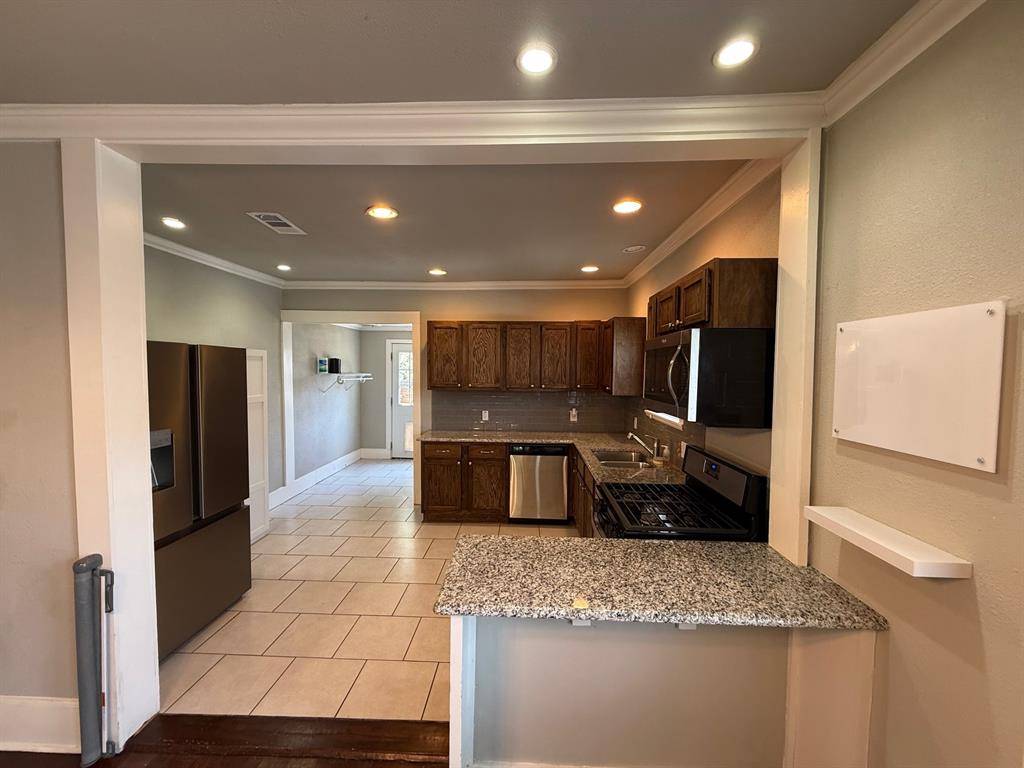 Dallas, TX 75208,911 N Montclair Avenue