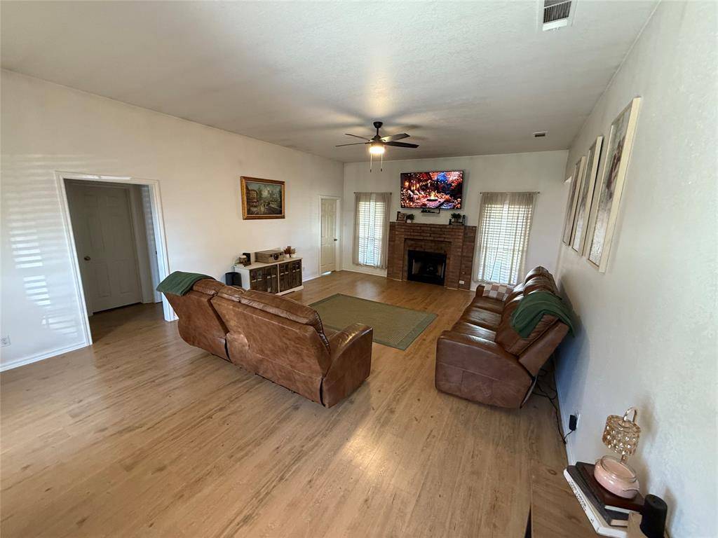 Bonham, TX 75418,2 Broadmoor Court