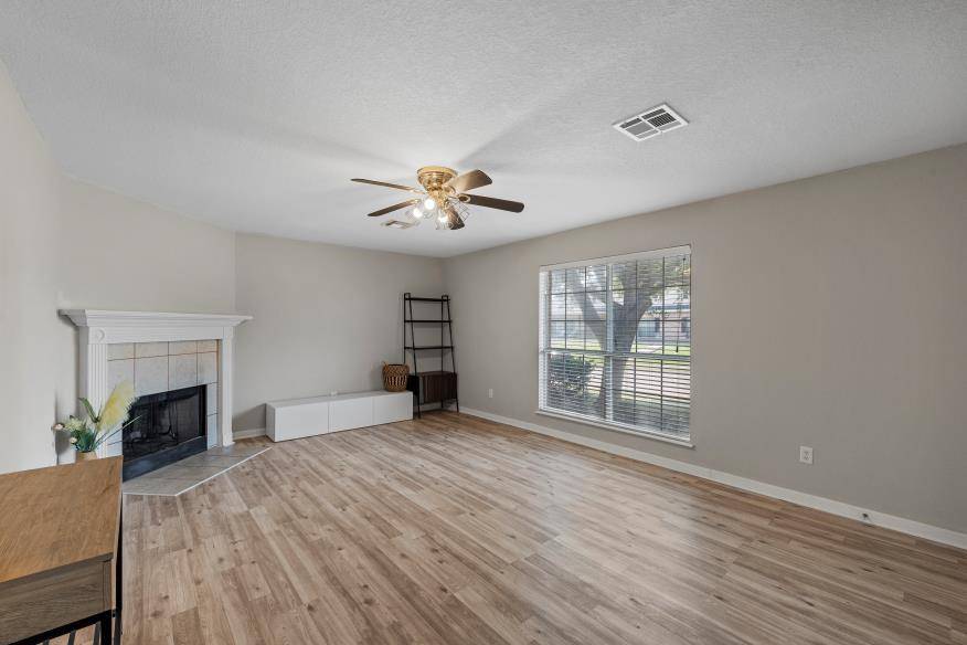 Hewitt, TX 76643,809 CHAMBERS CREEK