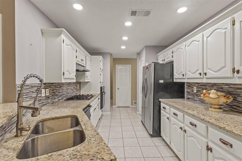 Desoto, TX 75115,853 Woodridge Circle