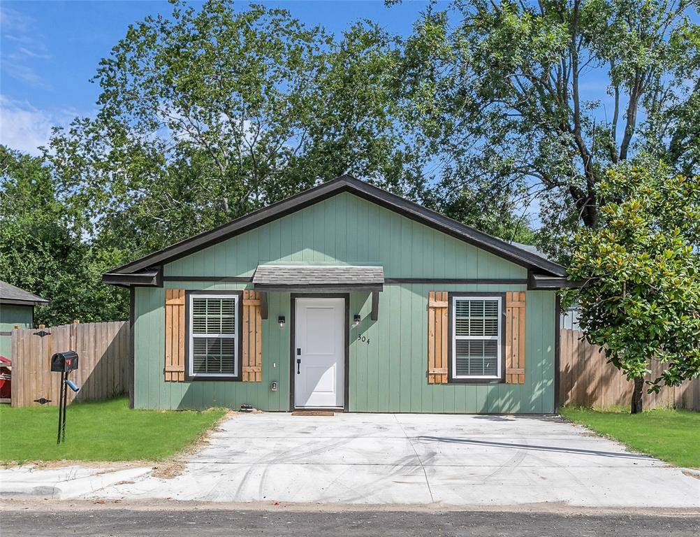 Bonham, TX 75418,308 S 3rd