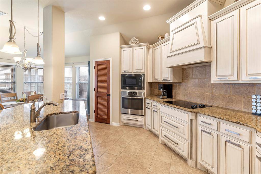 Fort Worth, TX 76262,3940 Hollow Lake Road