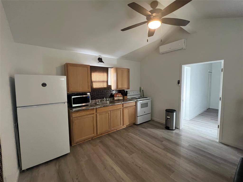 Bowie, TX 76230,414 Cowan Street