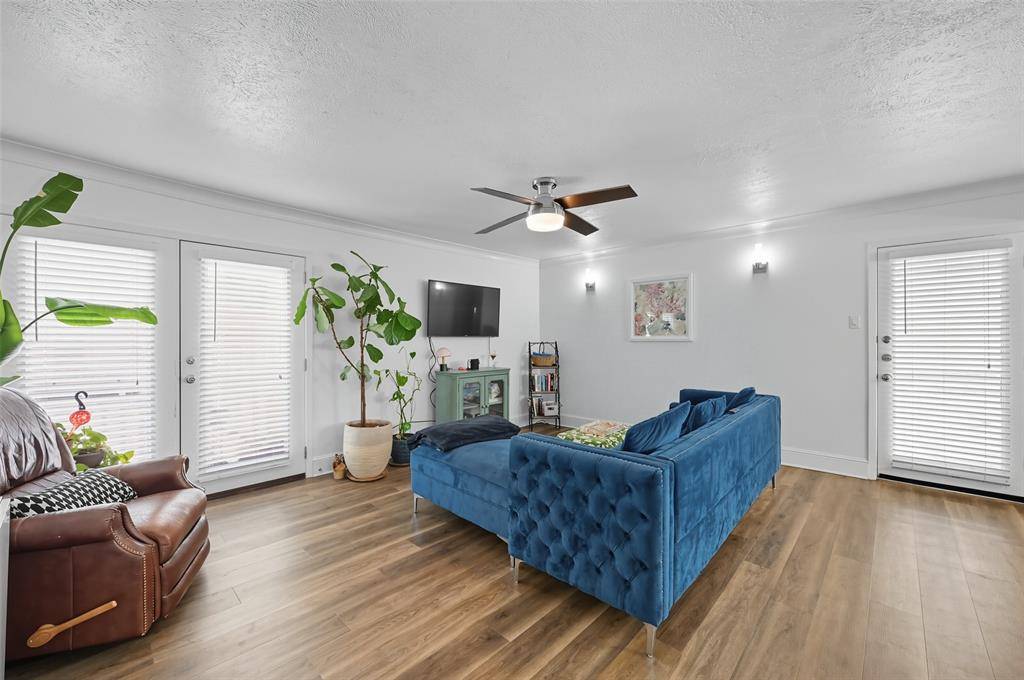 Dallas, TX 75206,5927 E University Boulevard #221