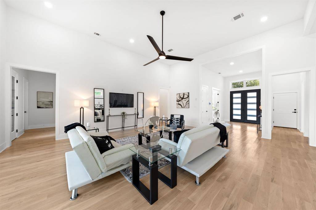 3115 GIBBS WILLIAMS Road, Dallas, TX 75233