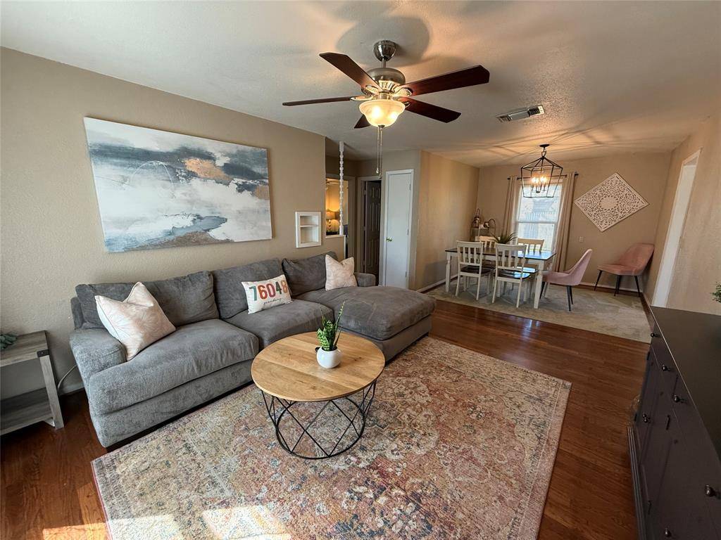 Granbury, TX 76048,501 N Travis Street