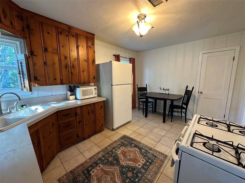 Granbury, TX 76048,501 N Travis Street