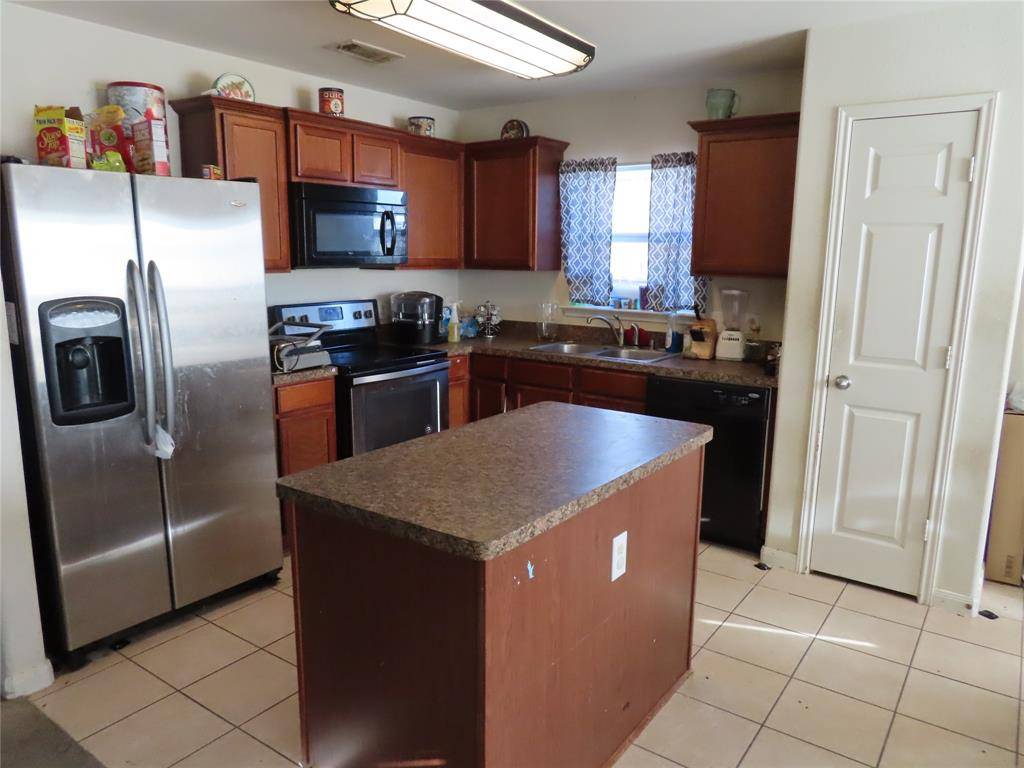 Newark, TX 76071,125 Dodge City Court