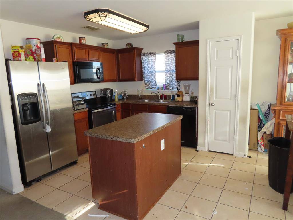 Newark, TX 76071,125 Dodge City Court