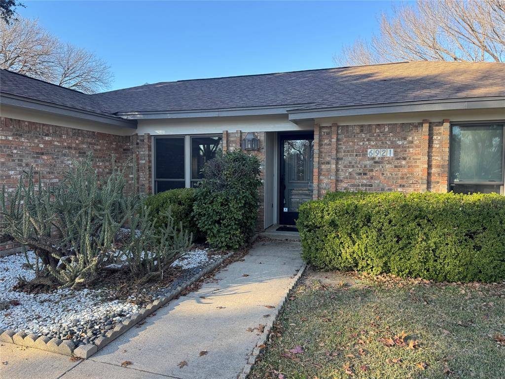 North Richland Hills, TX 76180,6921 Meadow Park