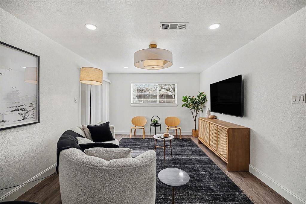 Hurst, TX 76053,716 E Pecan Street #722