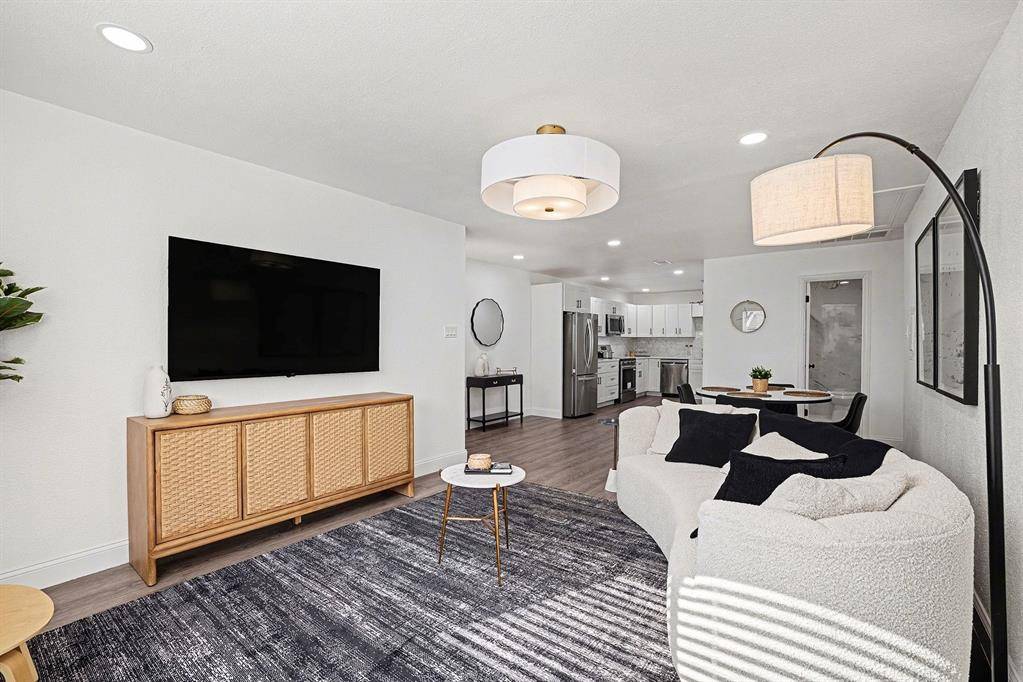 Hurst, TX 76053,716 E Pecan Street #722