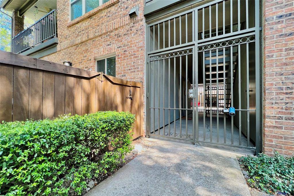 Dallas, TX 75214,6303 Richmond Avenue #207