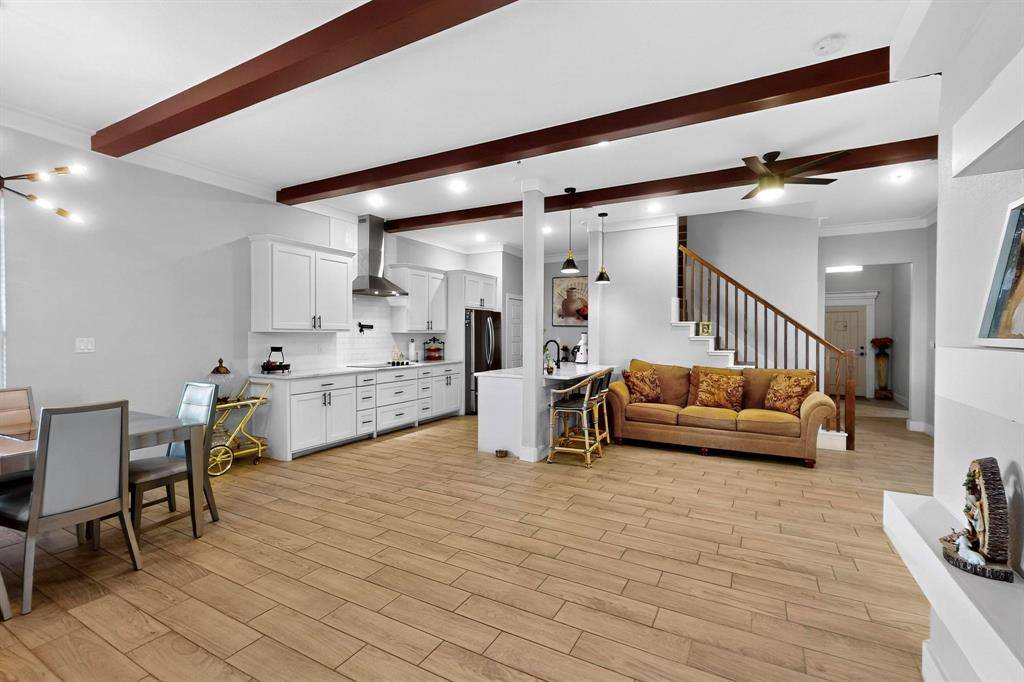 1901 Avenue E, Grand Prairie, TX 75051