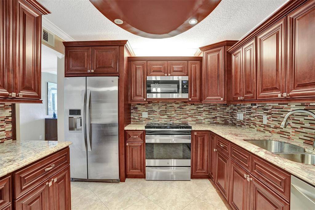 Pembroke Pines, FL 33027,12900 SW 7TH CT #212B