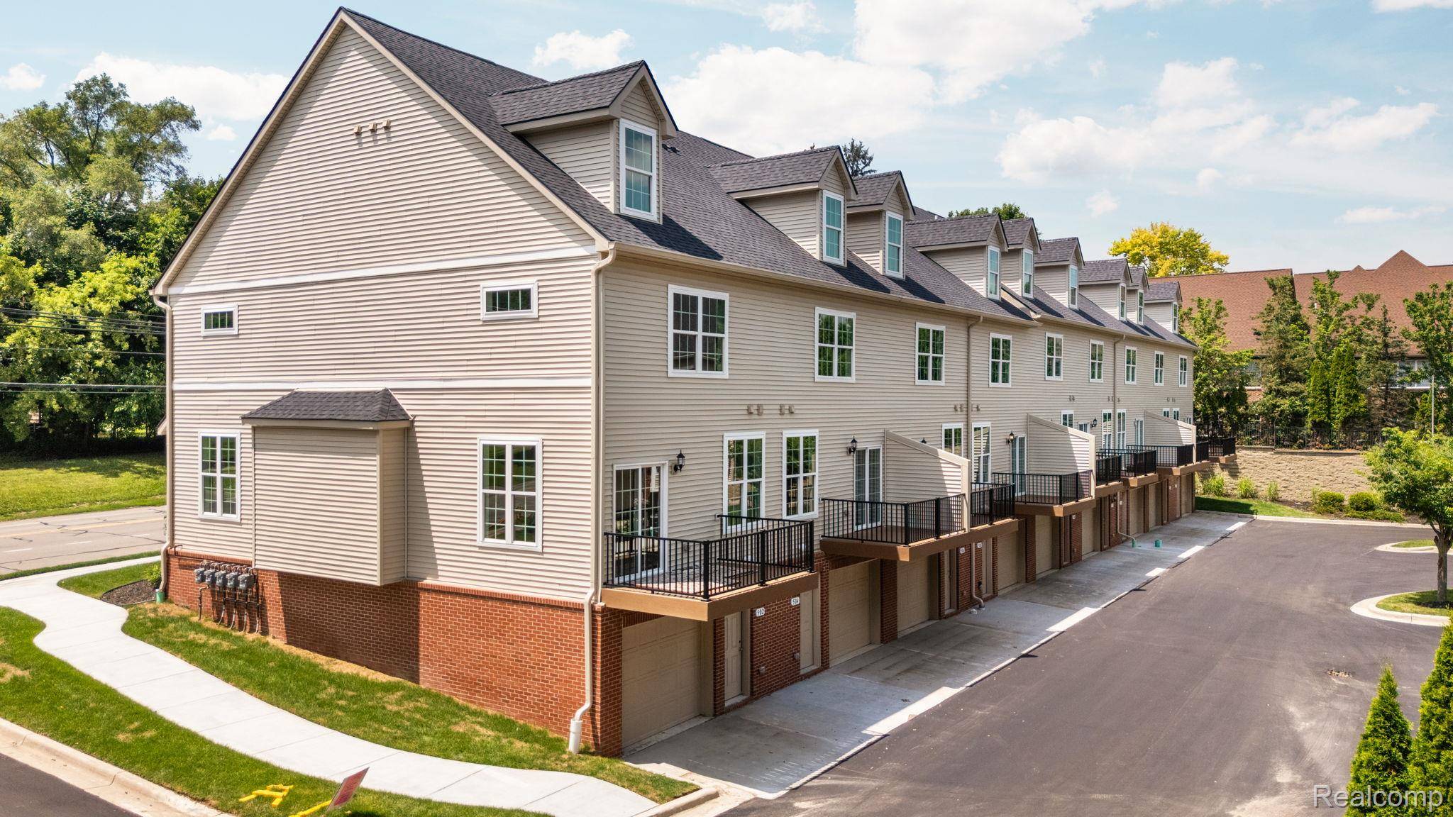 Milford, MI 48381,514 Village LN