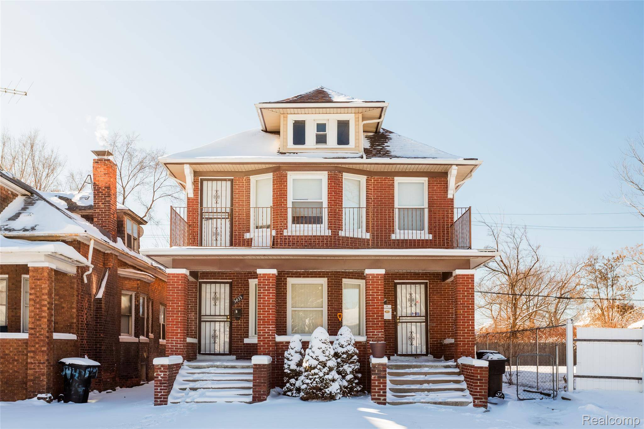 Detroit, MI 48213,5435 Burns ST