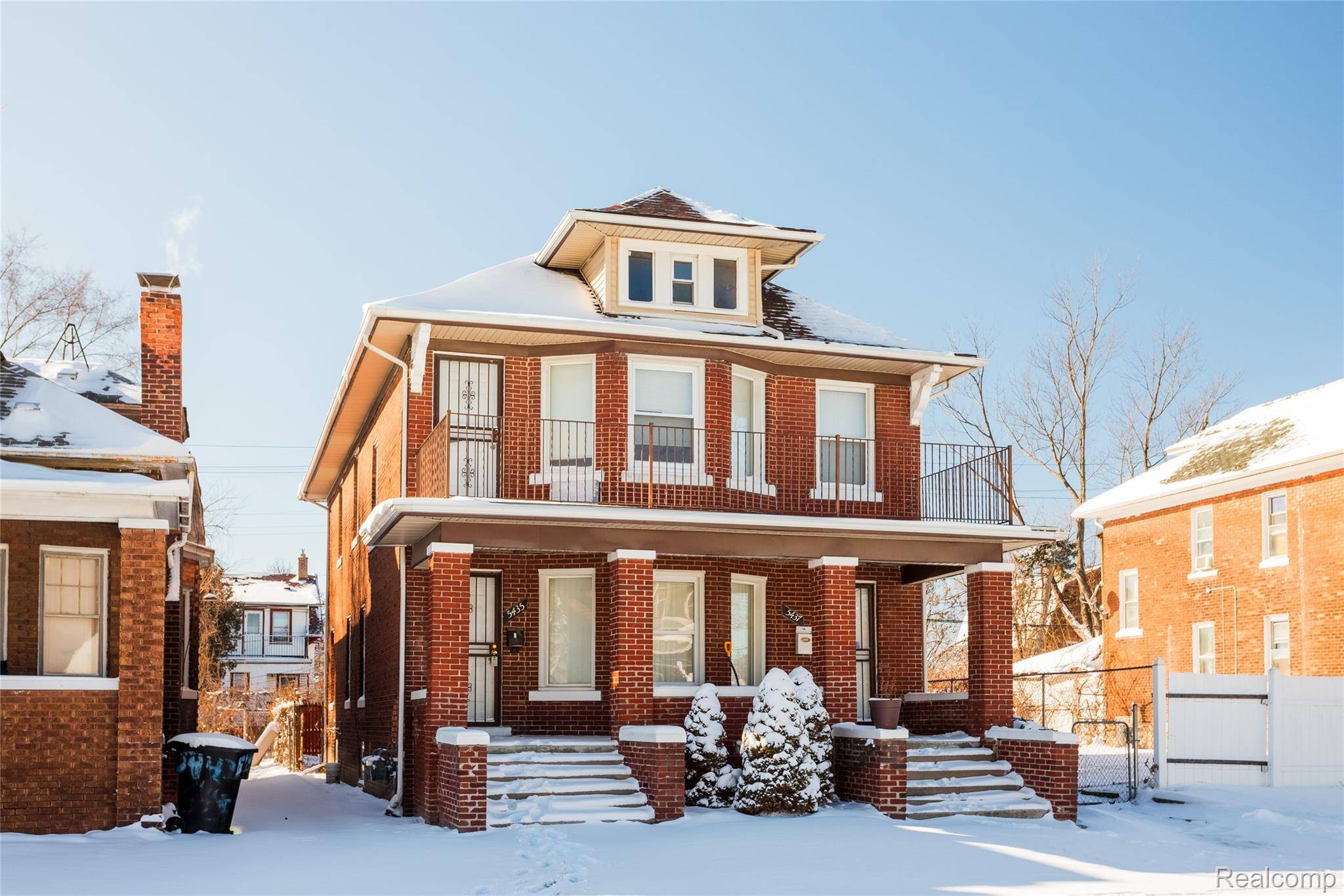 Detroit, MI 48213,5435 Burns ST