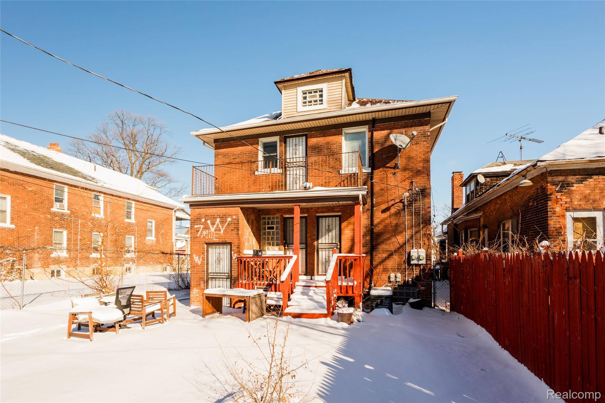 Detroit, MI 48213,5435 Burns ST