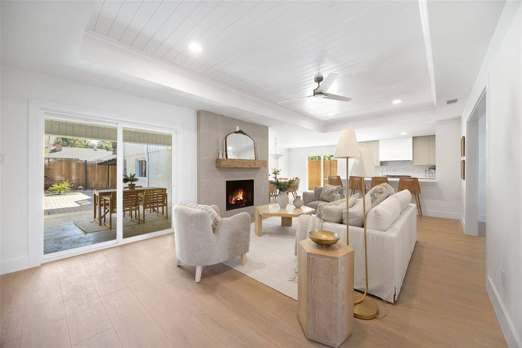 Dallas, TX 75240,13824 Far Hills Lane