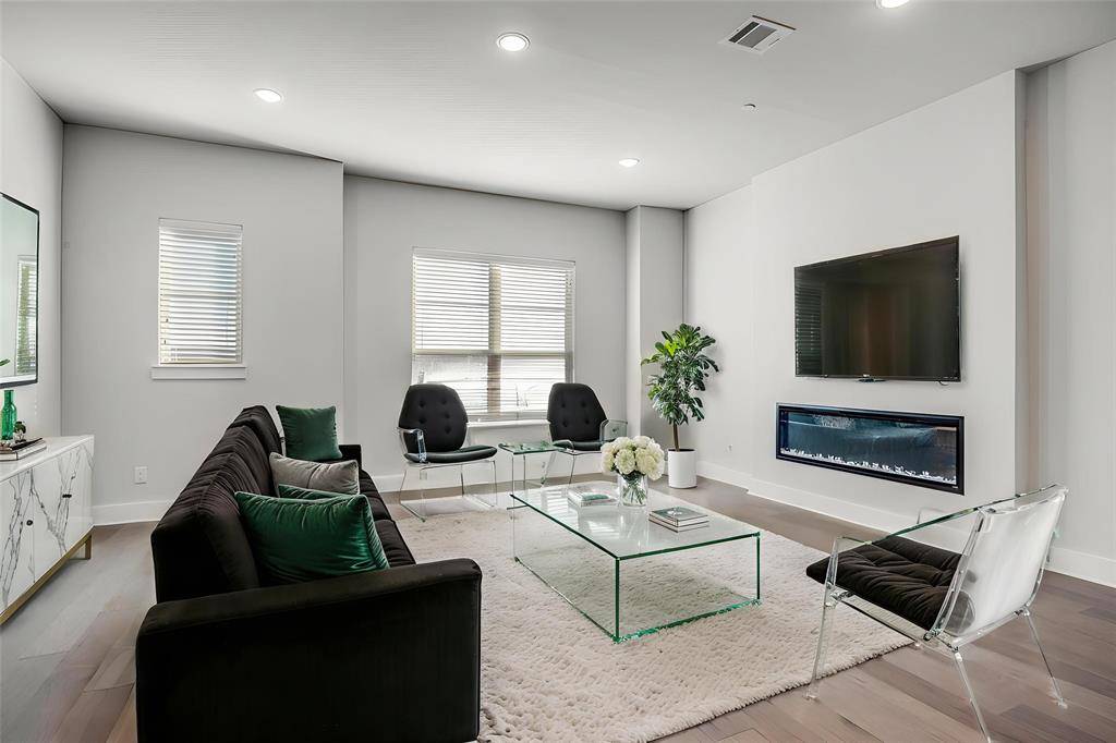 Plano, TX 75075,909 Heights Way