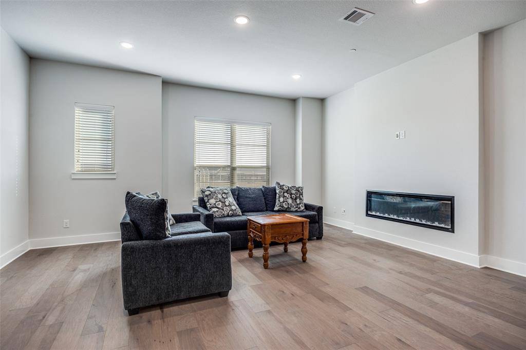 Plano, TX 75075,909 Heights Way