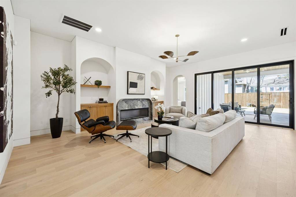 Dallas, TX 75206,2015 Euclid Avenue