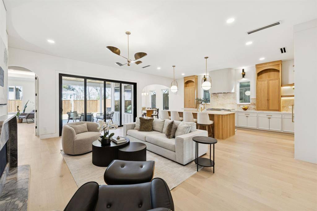 Dallas, TX 75206,2015 Euclid Avenue