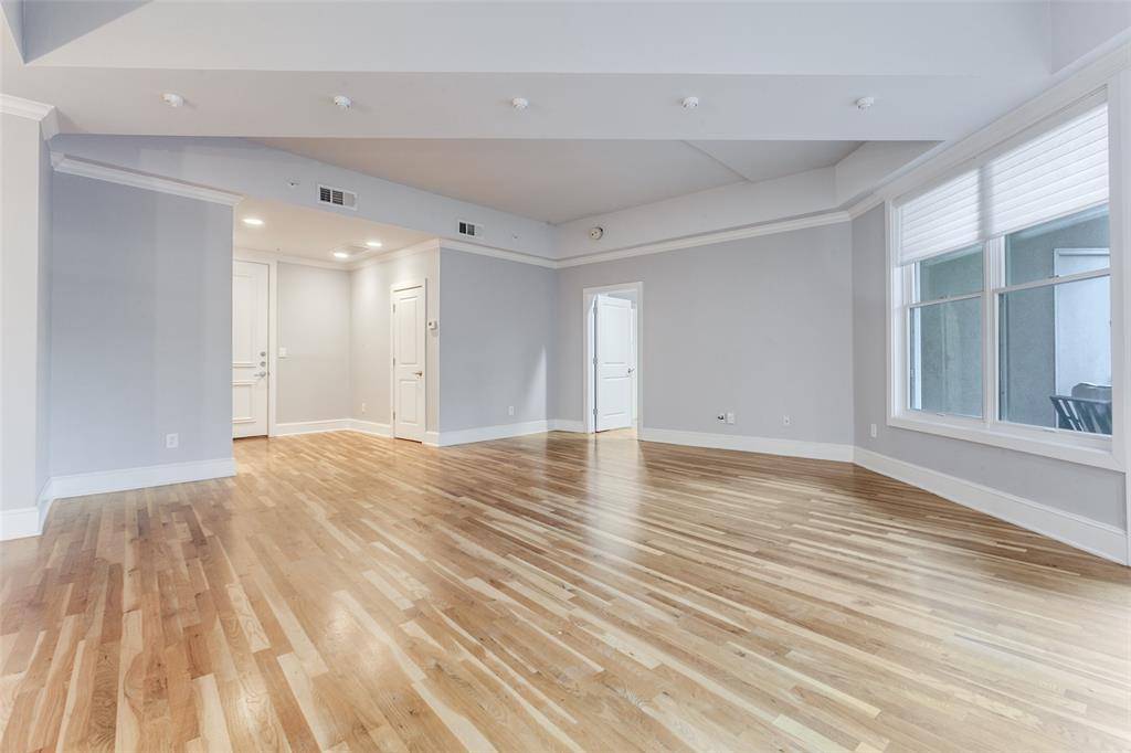 Addison, TX 75001,5055 Addison Circle #205