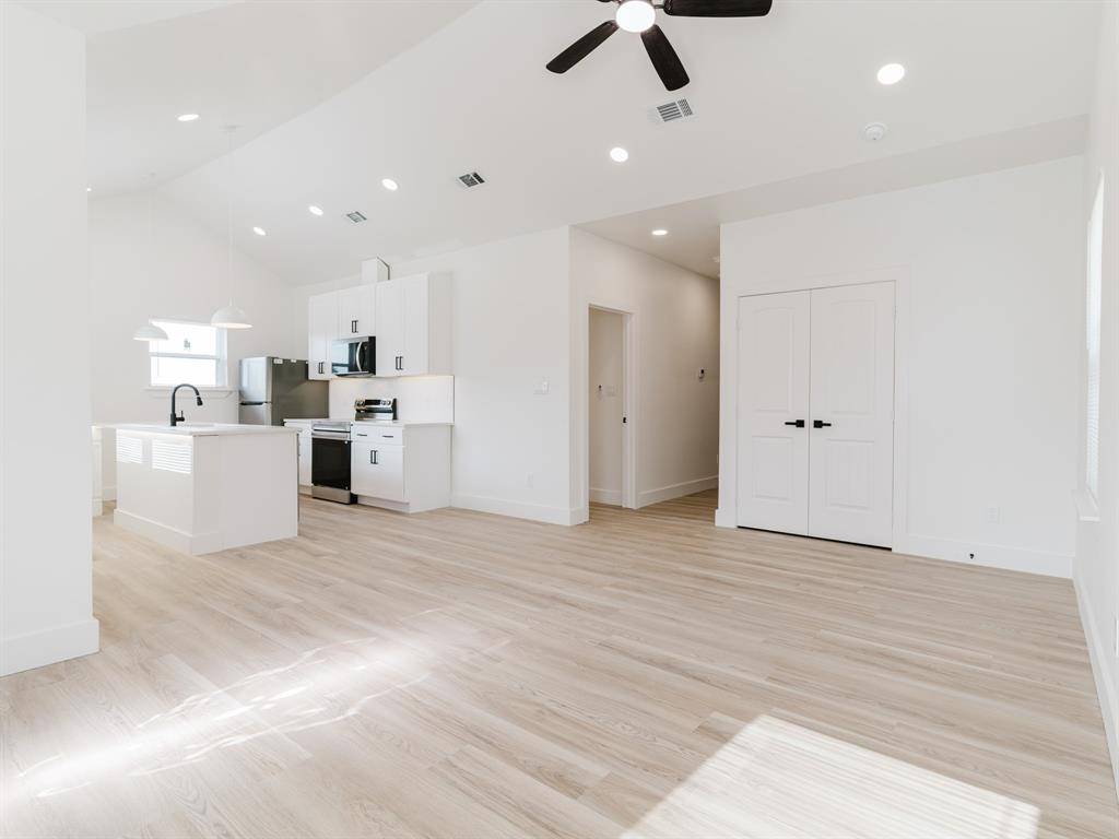 Dallas, TX 75216,1007 Strickland