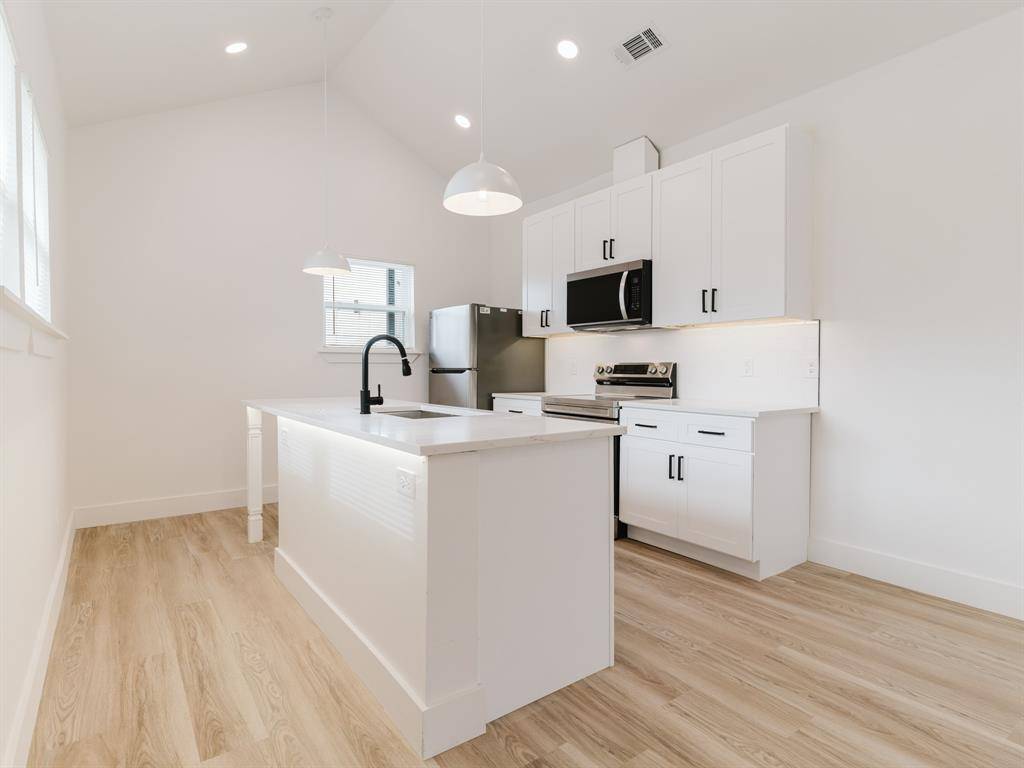 Dallas, TX 75216,1007 Strickland