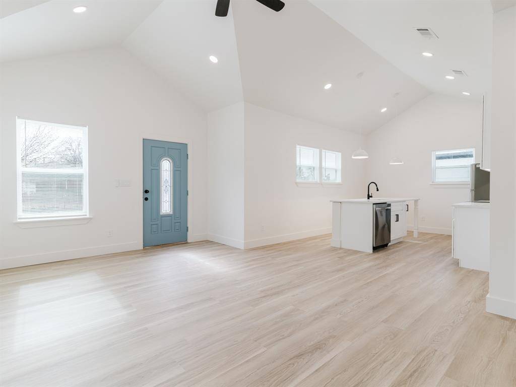 Dallas, TX 75216,1007 Strickland