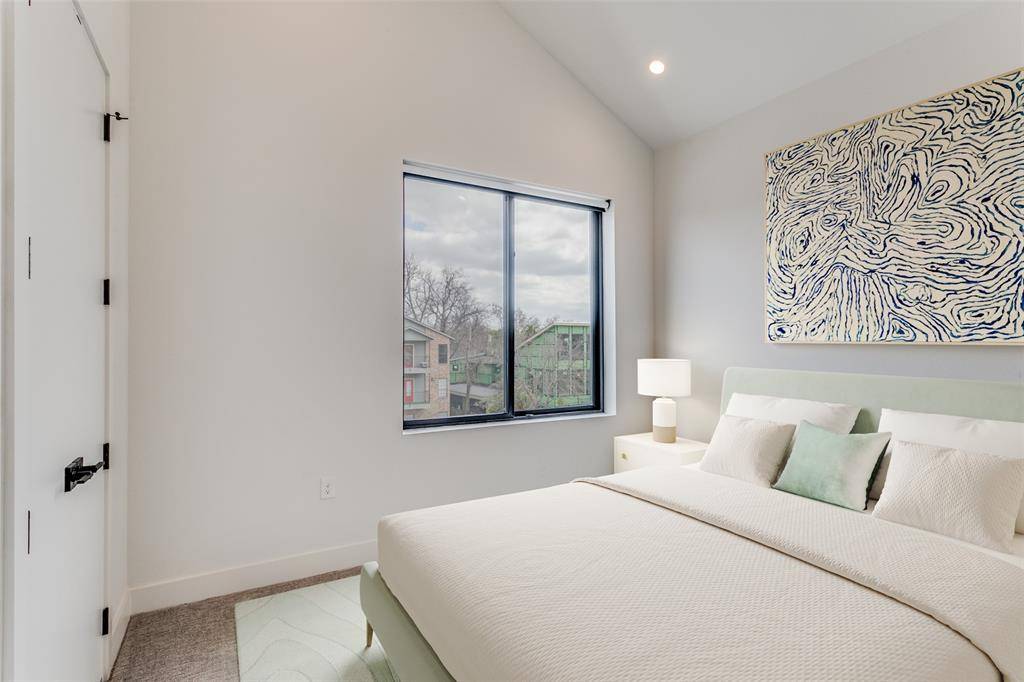 Dallas, TX 75206,5609 Live Oak Street #102