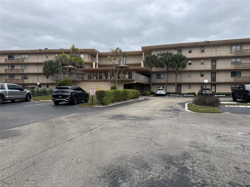 Boca Raton, FL 33428,9300 SW 8th St #215