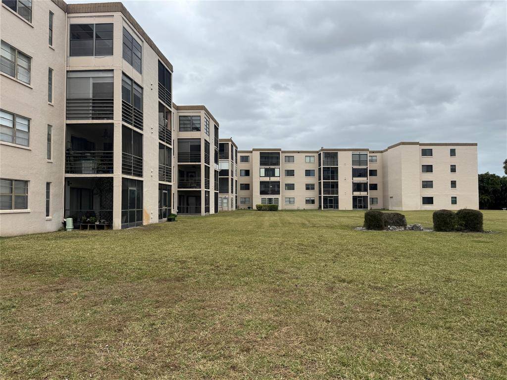 Boca Raton, FL 33428,9300 SW 8th St #215