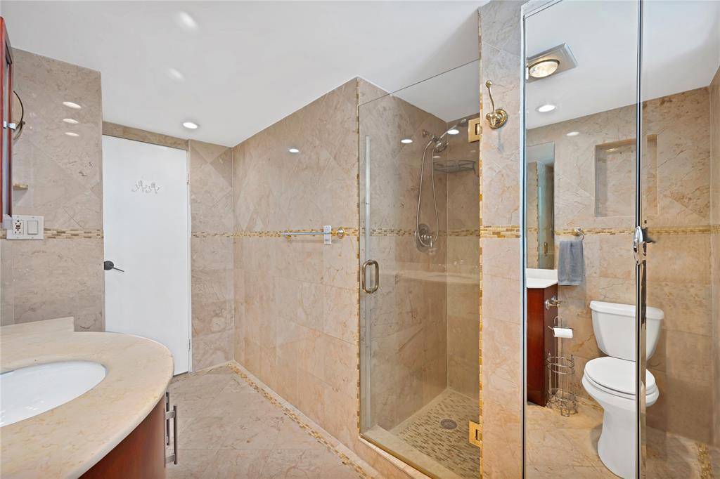 Hallandale Beach, FL 33009,1980 S Ocean Dr. #15L