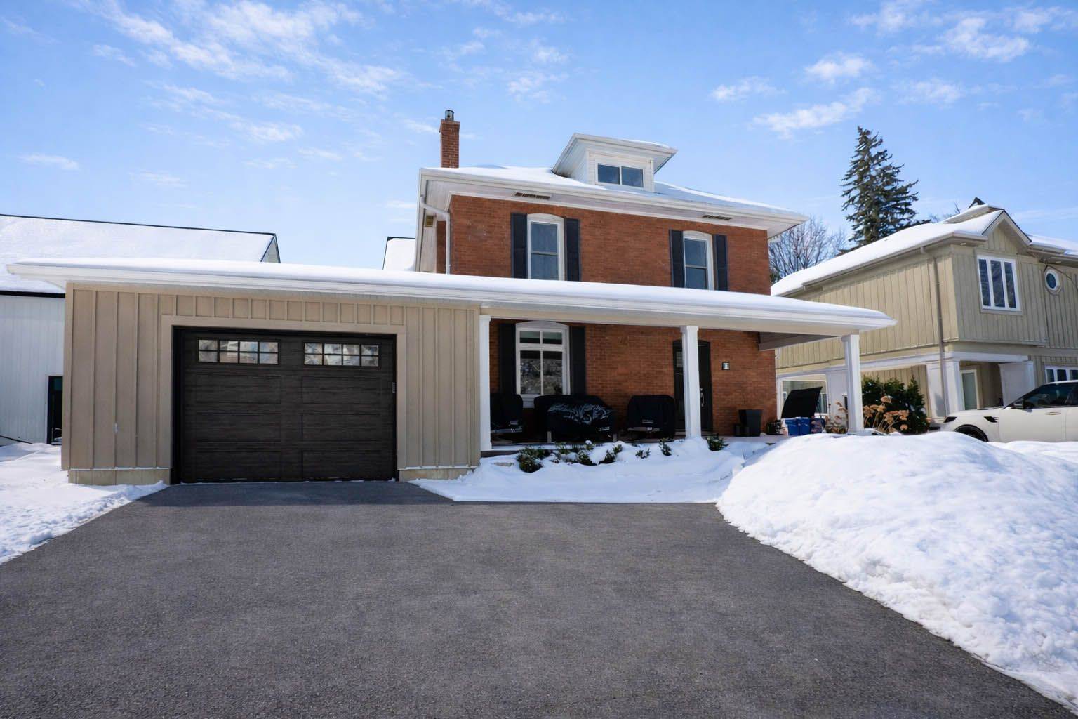 53 Metcalfe ST, Aurora, ON L4G 1E5